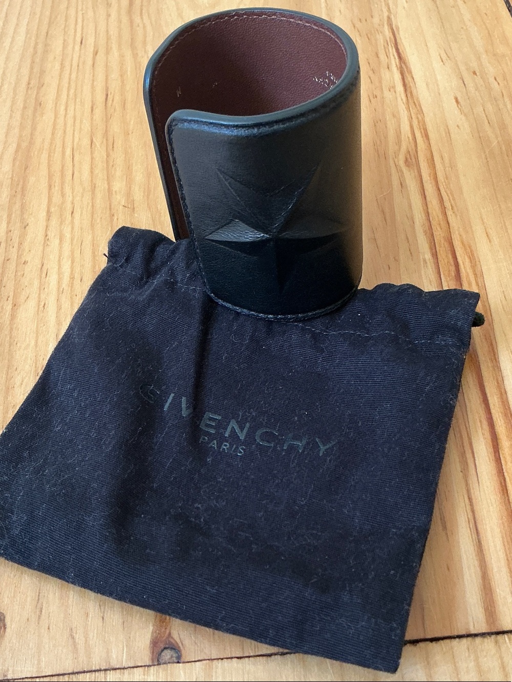 GIVENCHY Paris Black Raised Star Molded Leather Cuff Bracelet - PRISTINE - Size